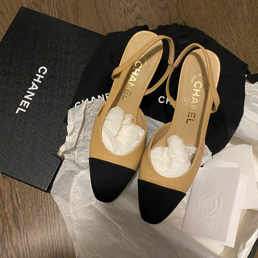Chanel Slingbacks beige and black colour~